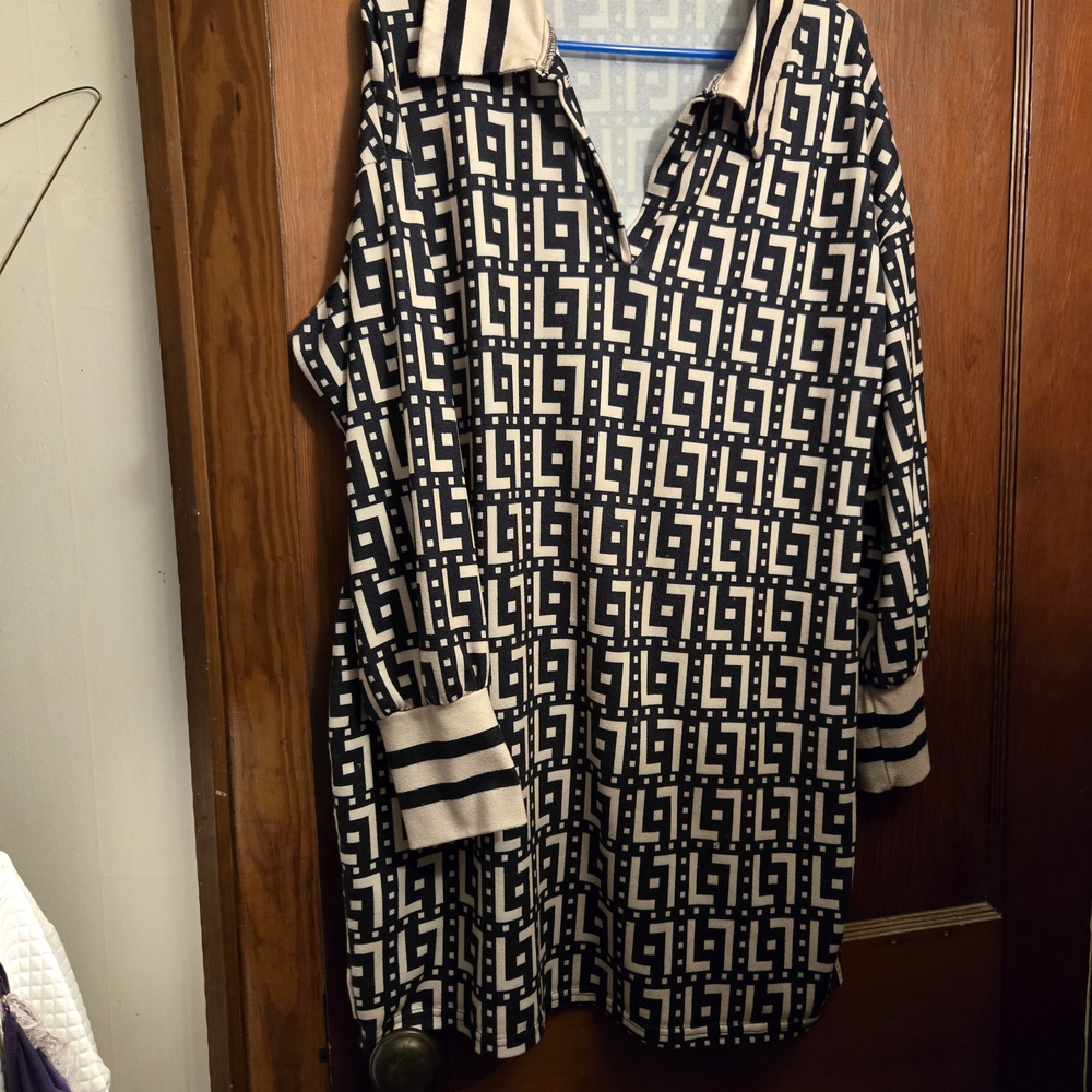 Dress Geometric Pattern Long Sleeve Curvy - Black & Cream